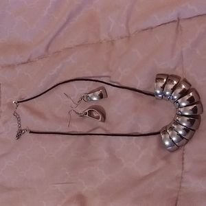 Necklace/earring set